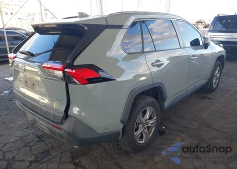 2022 Toyota Rav4 Xle z USA, uszkodzony, nr VIN 2T3W1RFV1NW195897